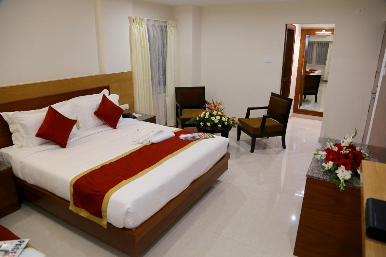 Hotel U.T.Elegance Bangalore Exterior foto