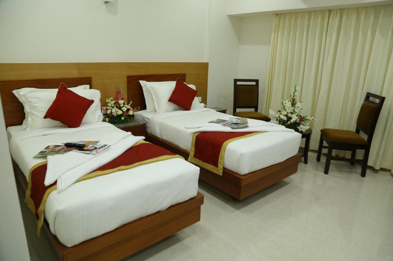 Hotel U.T.Elegance Bangalore Exterior foto