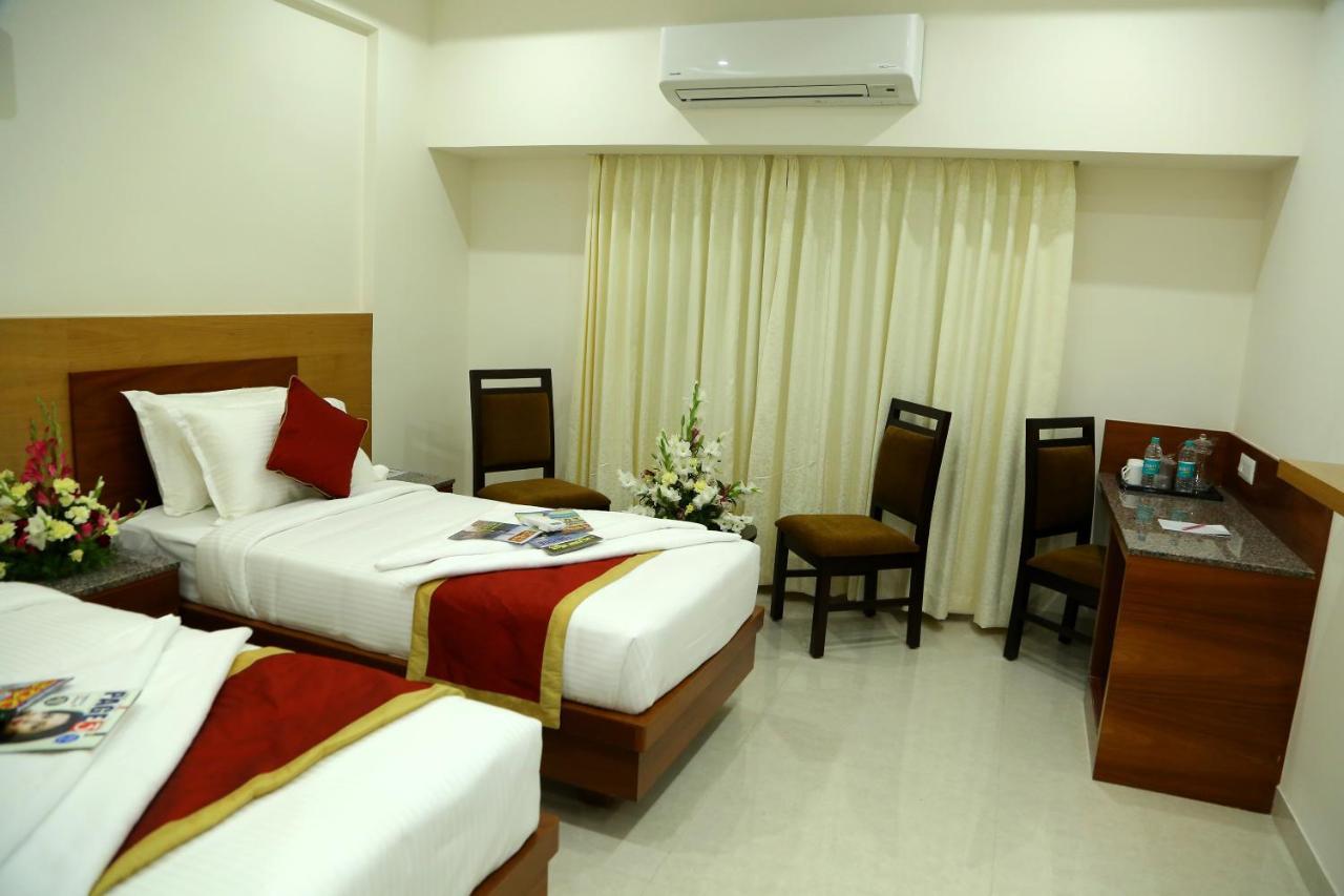 Hotel U.T.Elegance Bangalore Exterior foto