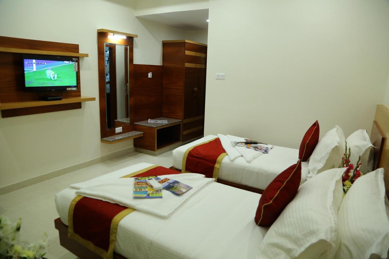 Hotel U.T.Elegance Bangalore Exterior foto