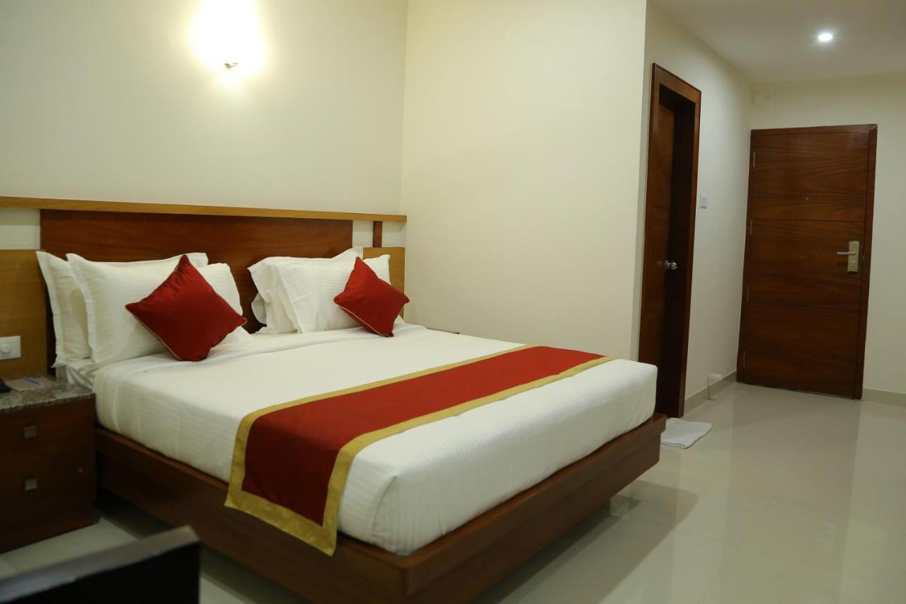 Hotel U.T.Elegance Bangalore Exterior foto