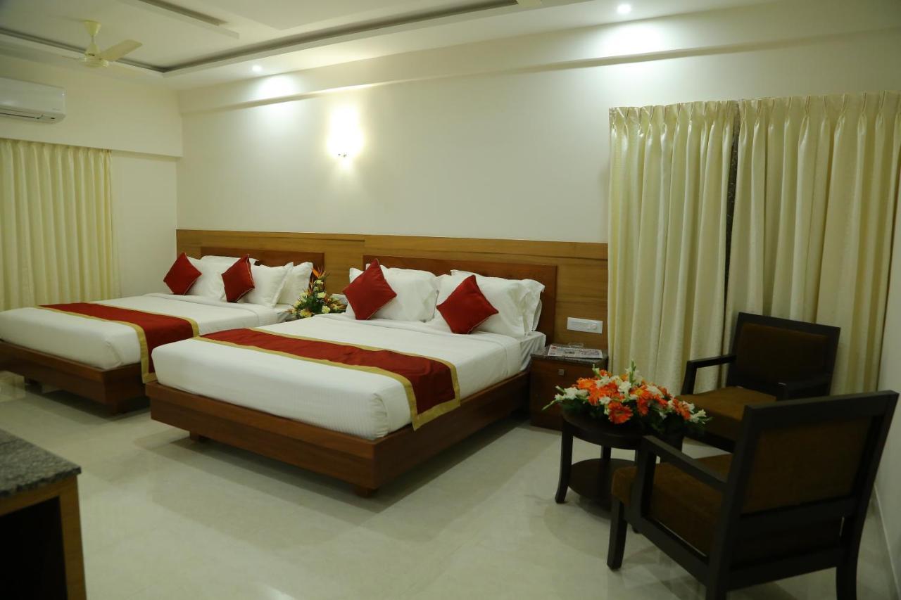 Hotel U.T.Elegance Bangalore Exterior foto